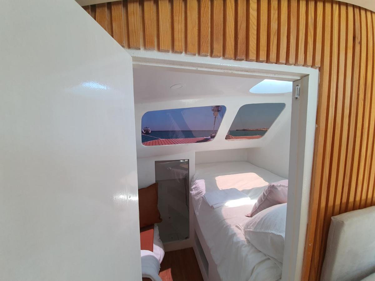Barco Casa Catamara Sleepandboat Otel FAO Dış mekan fotoğraf