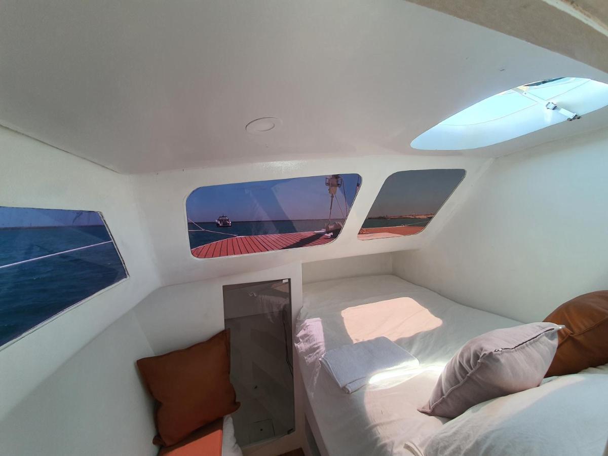 Barco Casa Catamara Sleepandboat Otel FAO Dış mekan fotoğraf