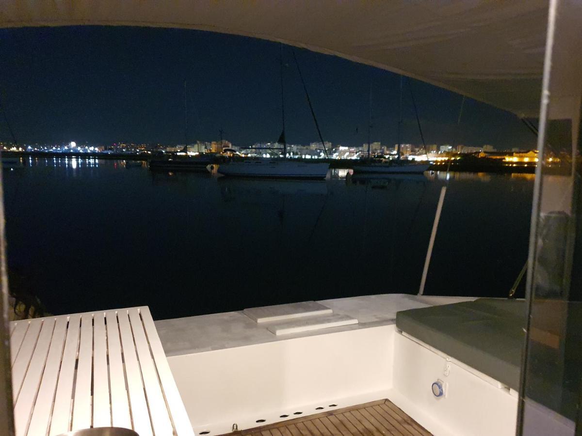 Barco Casa Catamara Sleepandboat Otel FAO Dış mekan fotoğraf