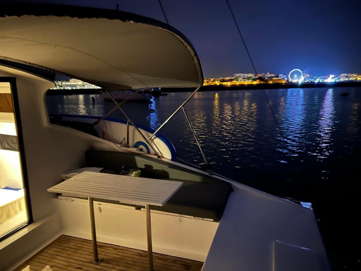 Barco Casa Catamara Sleepandboat Otel FAO Dış mekan fotoğraf