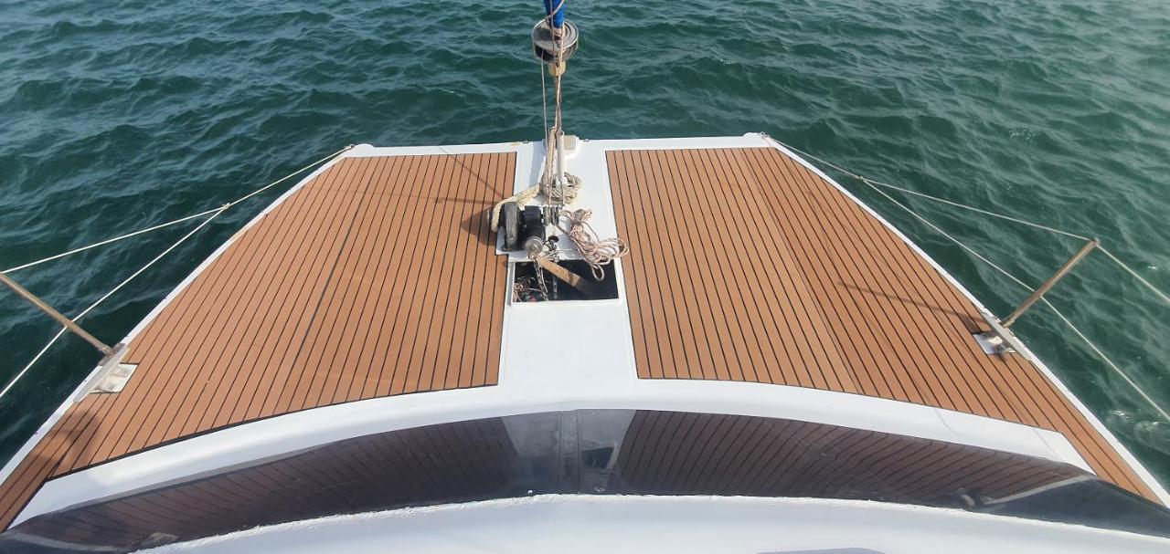 Barco Casa Catamara Sleepandboat Otel FAO Dış mekan fotoğraf