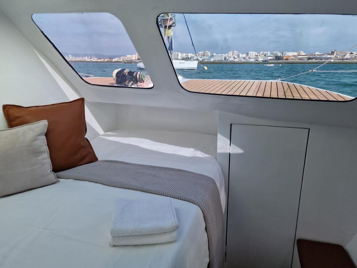 Barco Casa Catamara Sleepandboat Otel FAO Dış mekan fotoğraf