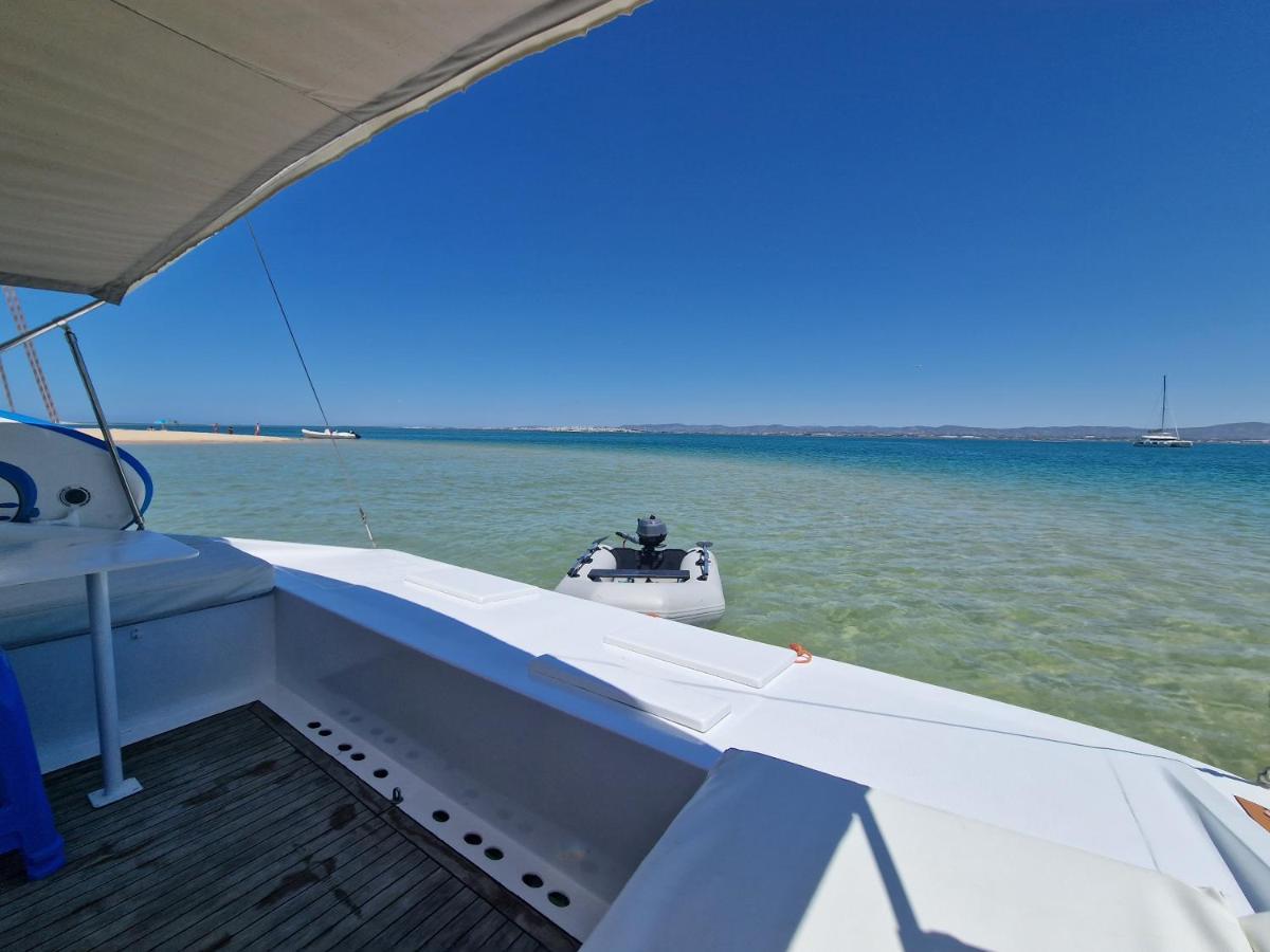 Barco Casa Catamara Sleepandboat Otel FAO Dış mekan fotoğraf